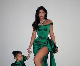 6 prikupnih fotografij Kylie Jenner in hčerke Stormi v ujemajočih se outfitih