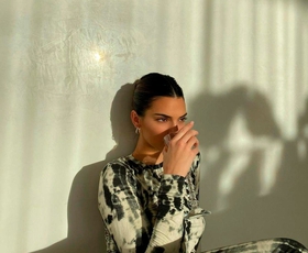 Kendall Jenner za letošnjo zimo izbrala čudovit kamelji plašč