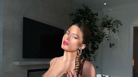 Kylie Jenner je nosila žametne kopalke in napovedala nov trend za prihodnje poletje