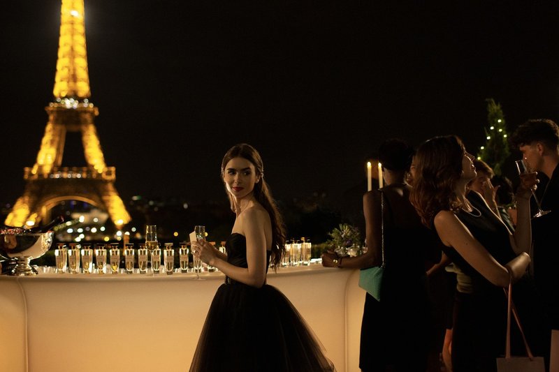 9 serij in filmov, ki si jih lahko ogledate, če vam je bila všeč Emily v Parizu (foto: Profimedia)