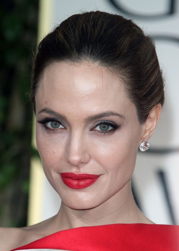 Zaljubili smo se v monokromatski stajling Angeline Jolie - Foto: Profimedia