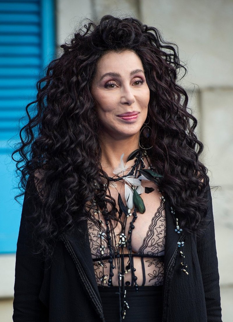 Cher je nosila ta stajling in dokazala, da je kraljica zimske mode (foto: Profimedia)