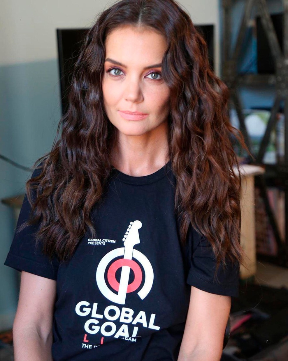 Široke kavbojke bomo odslej nosili kot Katie Holmes (foto: Profimedia)