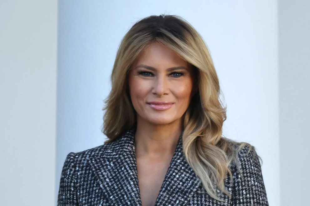 Melania Trump, nekdanja prva dama Amerike, se ob moževih težavah z zakonom ni oglašala, paparaci pa so ji pozorno sledili. …