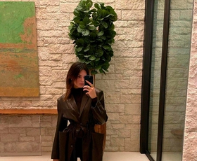 Kendall Jenner pokazala, kako modno kombinirati najbolj dolgočasne zimske barve