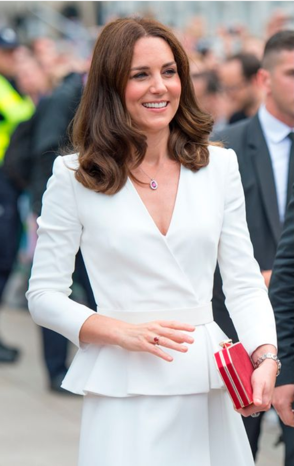 Kate Middleton je nosila čudovit stajling iz Zare v poklon princesi Diani - Foto: Profimedia