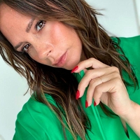 Victoria Beckham je zadnje silvestrovo nosila obleko, ki skrije trebušček in laska vsaki postavi