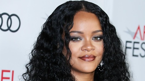 Rihanna nam je pokazala, kaj obleči na hladen spomladanski večer