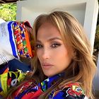 Jennifer Lopez čudovita v klasični srajčni obleki. Želeli jo boste posnemati