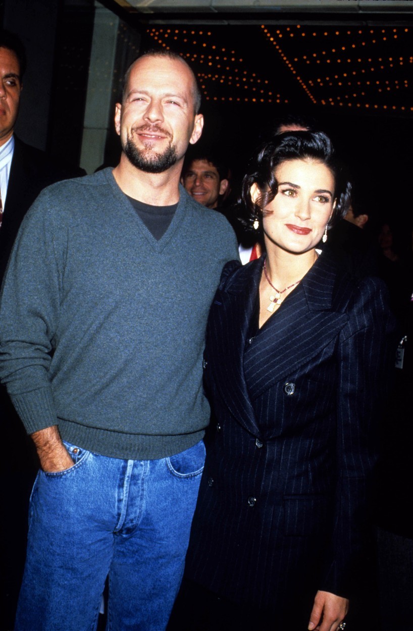 Demi Moore in Bruce Willis Spoznala sta se leta 1987 in bila poročena do leta 1998. Skupaj imata tri hčerke.