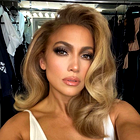 Jennifer Lopez se je poslovila od svoje medene barve las: Pevka že leta ni imela tako temnih las