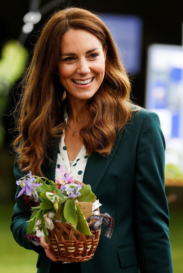 Kate Middleton čudovita v obleki najbolj trendne barve te pomladi - Foto: Profimedia