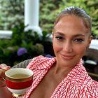 Najljubše kopalke Jennifer Lopez obožujejo vsa modna dekleta: Ta bikini je glavni trend poletja 2022