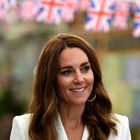 Kate Middleton med nakupovanjem z otrokoma nosila čudovito cvetlično obleko. Želeli jo boste posnemati!
