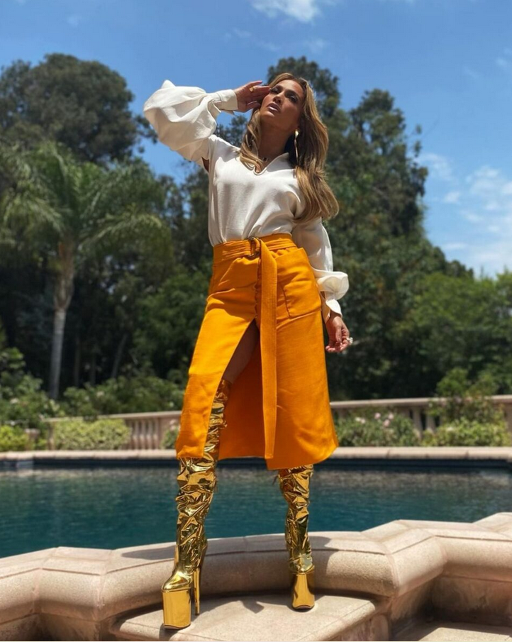 Trendni kos iz džinsa Jennifer Lopez je vse, kar boste želeli nositi to poletje (foto: Profimedia)