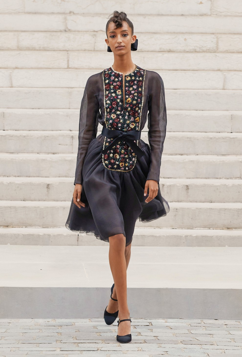 Oglejte si najlepše videze z modne revije Chanel Haute Couture jesen/zima 2021/22