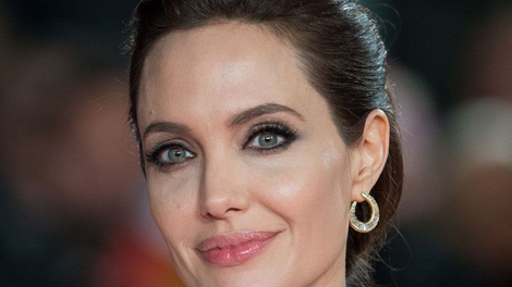 Angelina Jolie nam je pokazala popoln zimski plašč