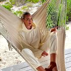 Rosie Huntington-Whiteley dokazuje, da bodo te kontroverzni čevlji ostali v modi tudi prihodnje sezone