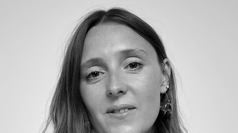 Amy Powney, kreativna direktorica Mother Of Pearl in finalistka natečaja Zalando Sustainability Award, o trajnosti, ustvarjalnosti in modi