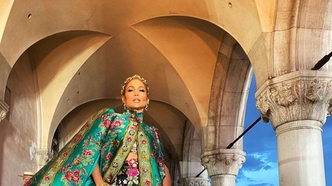 Osupljiva modna revija Alta Moda Dolce & Gabbana v Benetkah se je ponašala s strelami in mavrico