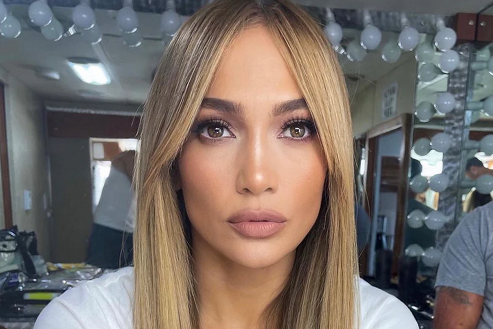 Videzi Jennifer Lopez za prosti čas so vedno očarljiva in nepredvidljiva. Ko 52-letna zvezdnica nakupuje na Rodeo Drive v svojih …