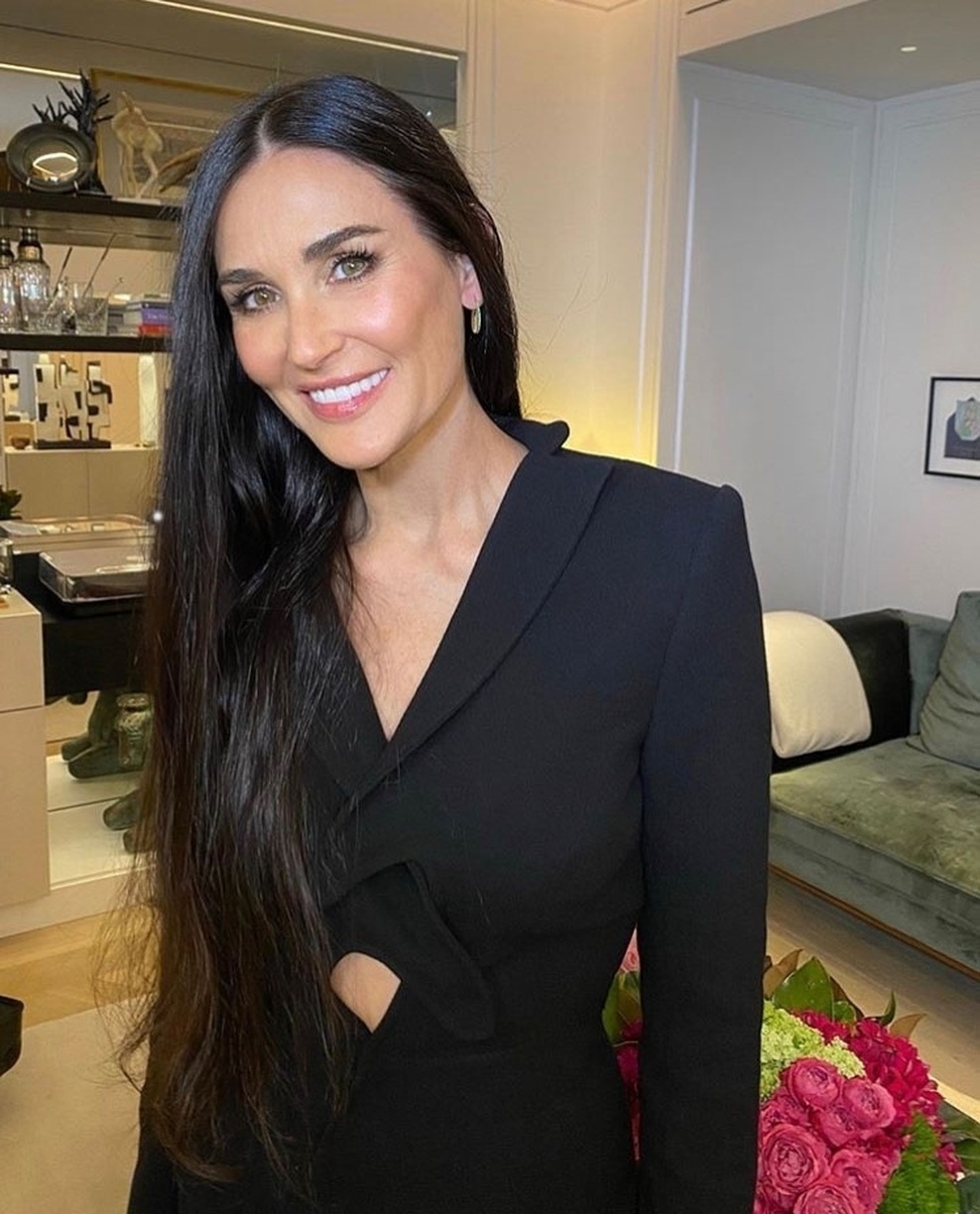 Demi Moore čudovita v najbolj elegantni beli obleki tega poletja (foto: Profimedia)