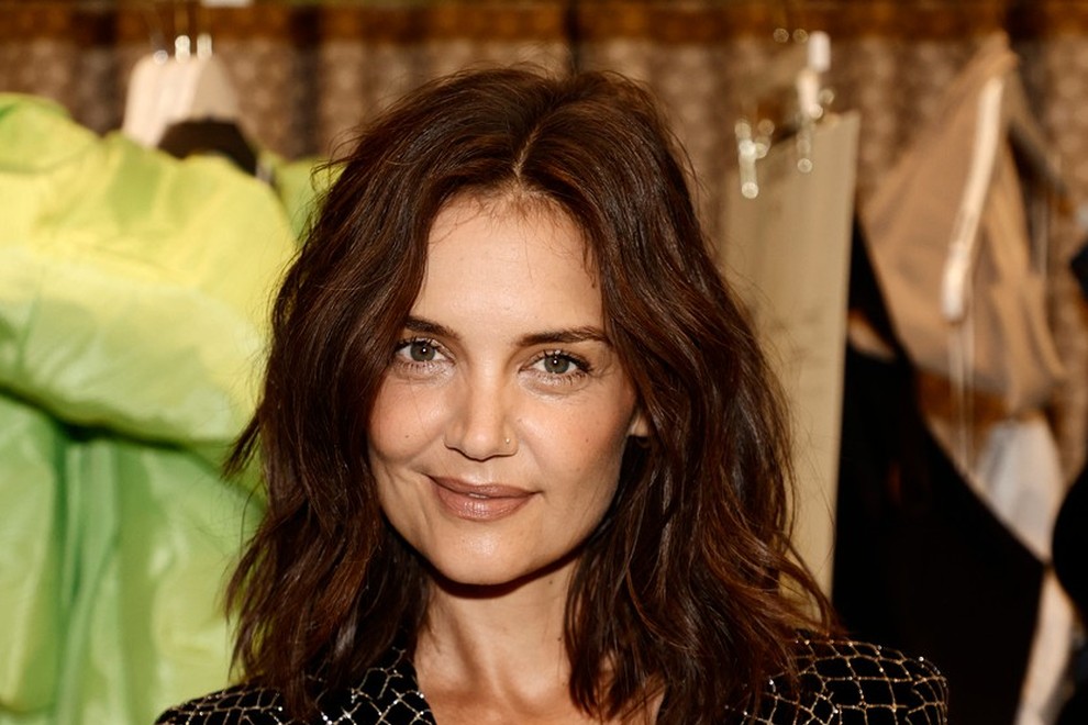 Katie Holmes že dolgo obvlada umetnost normcore oblačenja s posebnim pridihom. Kdo bi lahko pozabil, kako hitro je njen stajling …