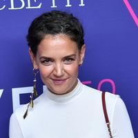 Katie Holmes nosila popoln plašč te sezone. In ni črn!