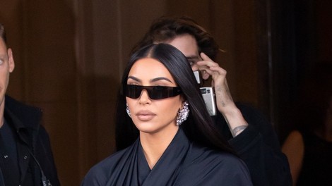 Kim Kardashian nosila najbolj vpadljiv teddy plašč te sezone