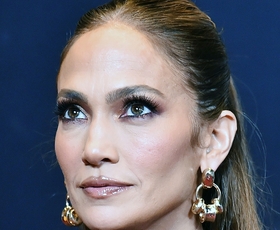 Jennifer Lopez ima nove svetle pramene, ki napovedujejo lepotni trend letošnje pomladi