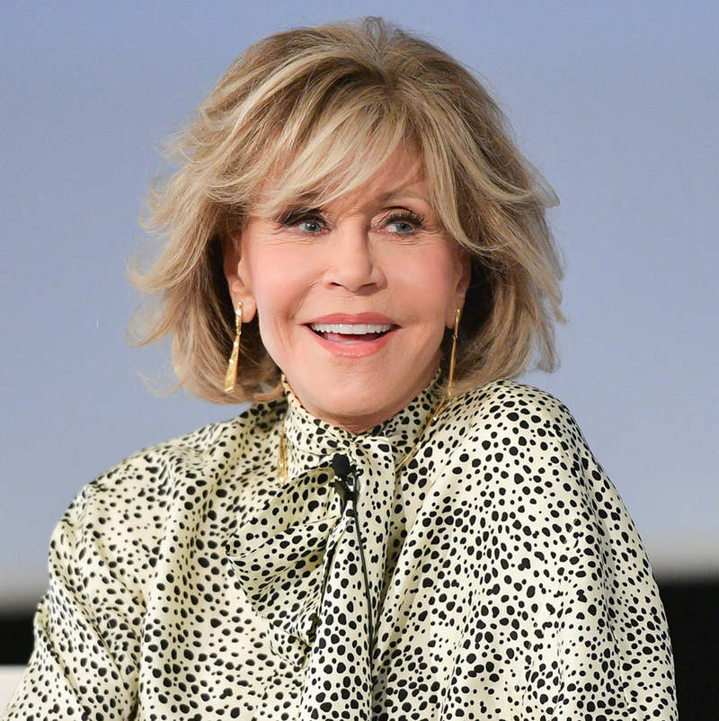 Jane Fonda pri 84. letih osupljiva v glamurozni obleki kot sodobna junakinja (foto: Profimedia)