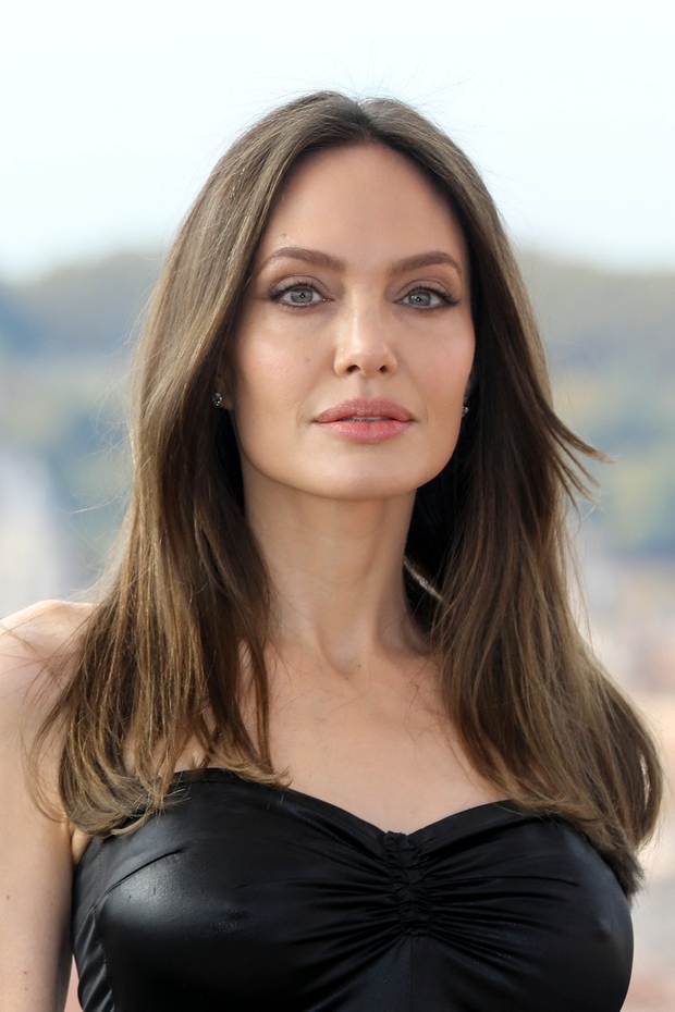 Sedem let je minilo, odkar sta se Angelina Jolie in Brad Pitt razšla, vendar sta še danes zaposlena z obtožbami …