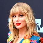 Taylor Swift je navdušila v najljubšem modnem kosu Kate Moss. Katera ga je nosila bolje?