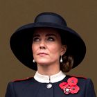 Kate Middleton na slovesnosti ob Dnevu spomina elegantna v črnem