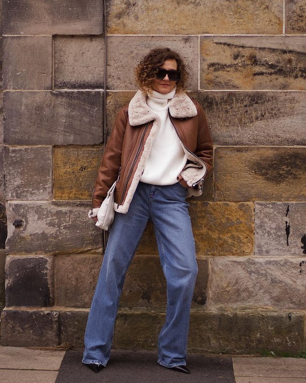 5 modnih kombinacij, kako nositi kavbojke za v službo - Foto: Instagram