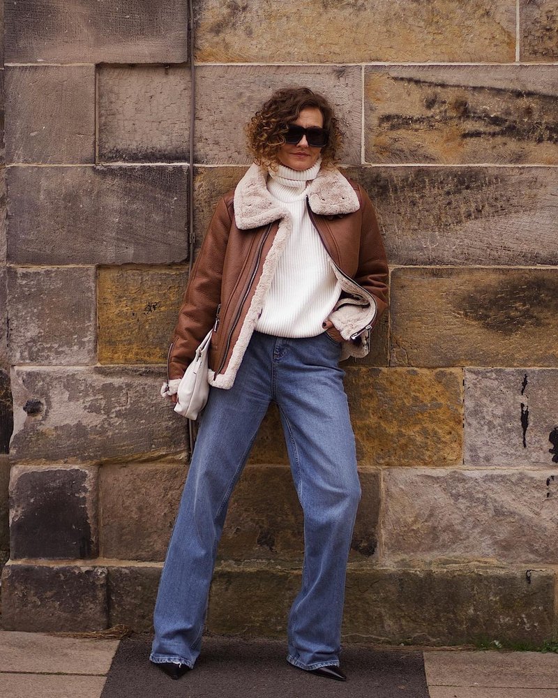 5 modnih kombinacij, kako nositi kavbojke za v službo (foto: Instagram)