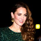 Kate Middleton osupljiva v bleščeči se zeleni obleki