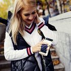 Maja Ferme je oblikovala čudovite dodatke za pametni telefon Samsung Galaxy Z Flip3 5G
