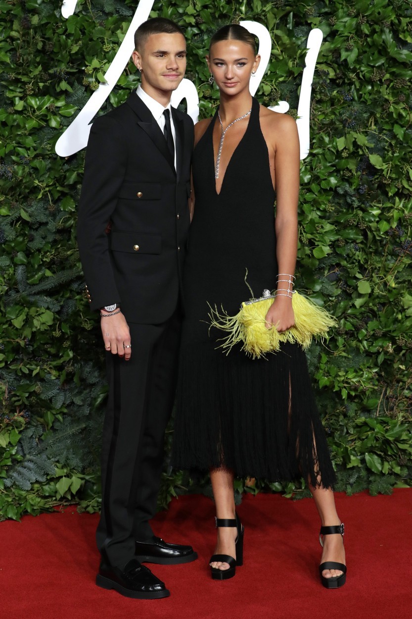 Romeo Beckham in njegovo dekle Mia Regan, sta nosila kreacije Proenza Schouler.