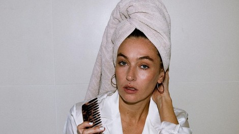 Če želite večji volumen las, svojemu šamponu dodajte to sestavino