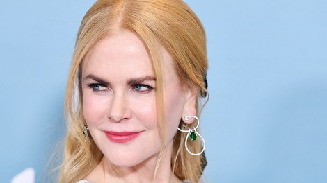 Nicole Kidman navdušila v beli obleki s čudovitim detajlom