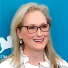 Meryl Streep nam je pokazala, kako pri 60-ih in več letih nositi plašč z vzorcem