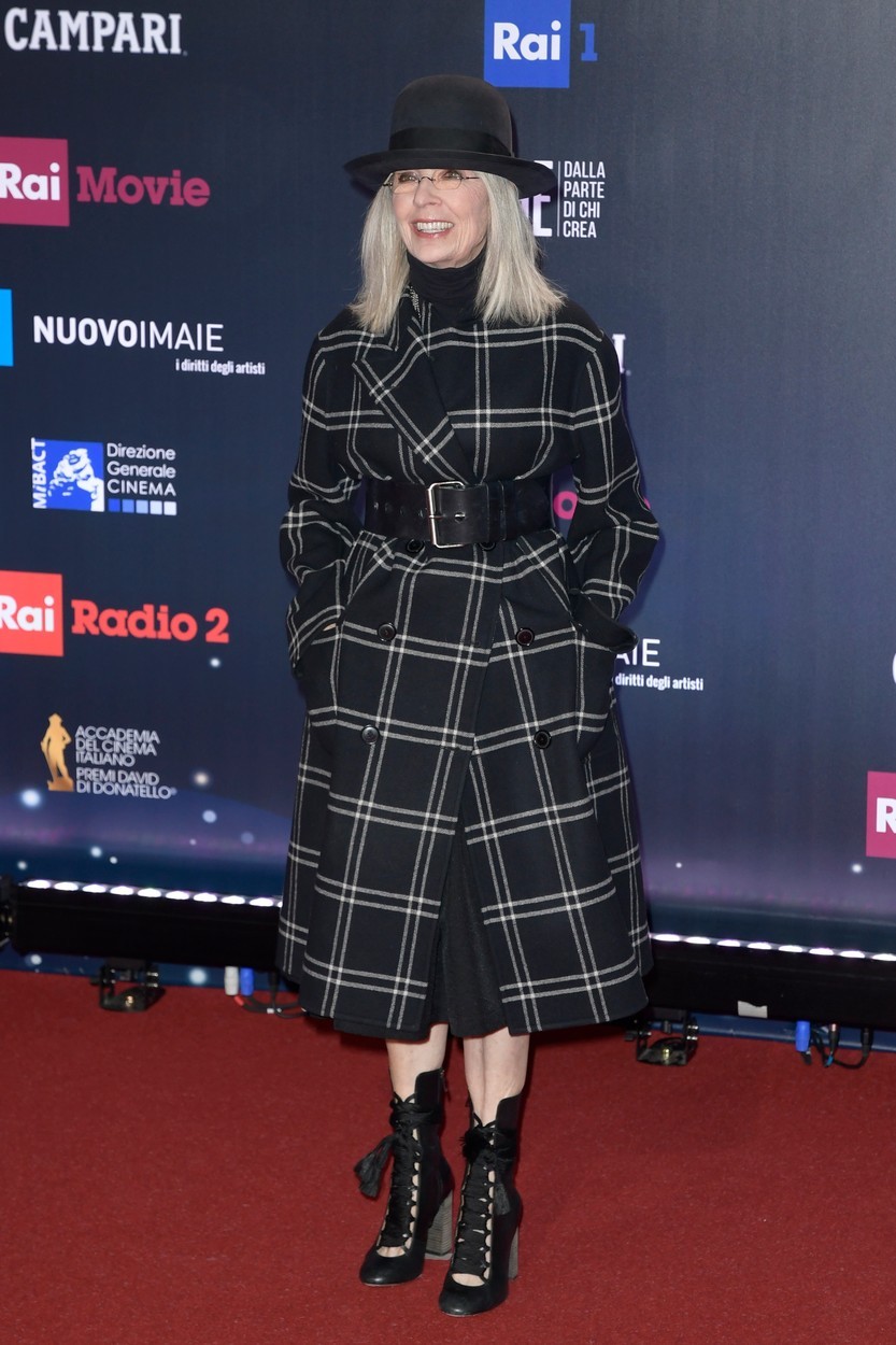 8 najlepših zimskih plaščev Diane Keaton, ki so popolni za elegantne ženske nad 60 let