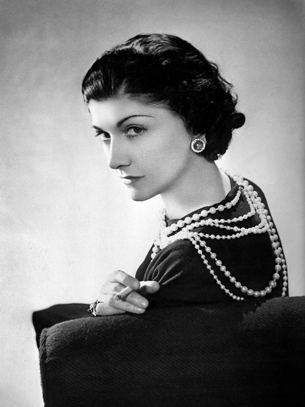 Ob 51. obletnici smrti Coco Chanel razkrivamo zgodi o nastanku njenih ikoničnih čevljev in torbice 2.55 - Foto: Profimedia