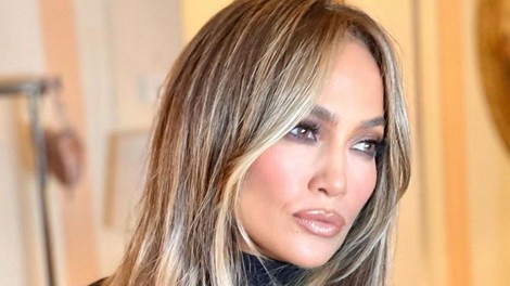 Jennifer Lopez čudovita z novo različico frufruja v stilu 70-ih