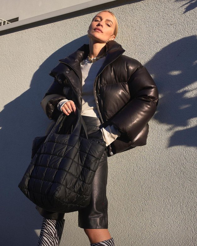 Če dolgi plašči niso za vas, boste oboževali ta nov trend zimskih jaken - Foto: Instagram