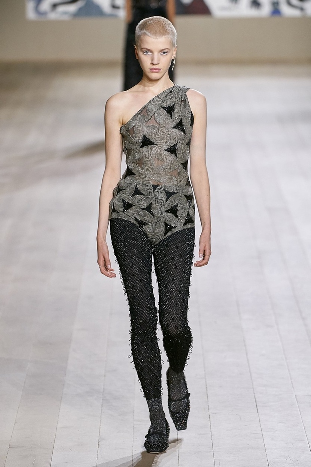 Oglejte si božansko kolekcijo Haute Couture modne hiše Christian Dior za pomlad in poletje 2022