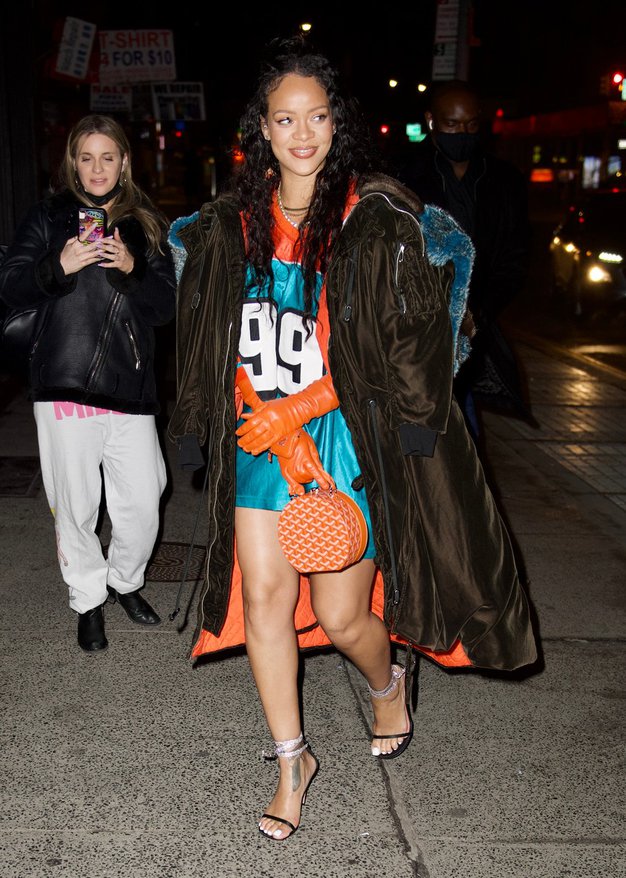 Poleg torbice je Rihanna na večernem zmenku s partnerjem Asap Rockyem izbrala še en modni dodatek. Odločila se je za …