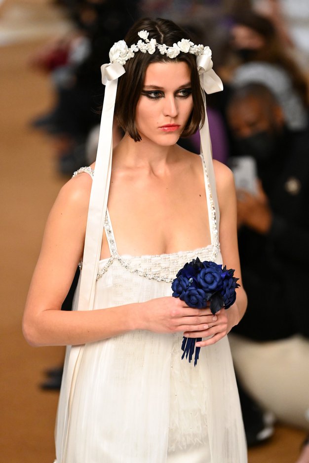 Črno obrobljene oči in bleščeče ustnice: Chanel napoveduje nove lepotne trende za letošnjo pomlad - Foto: Profimedia