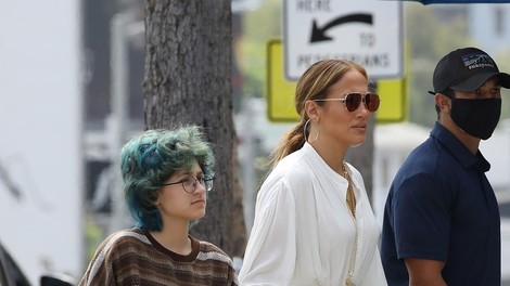 Najstniška hčerka Jennifer Lopez Emme Muñiz tarča kritik zaradi svojega videza, saj ne stopa po stopinjah svoje mame